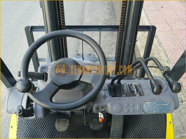 Xe nâng dầu KOMATSU FD25T-17