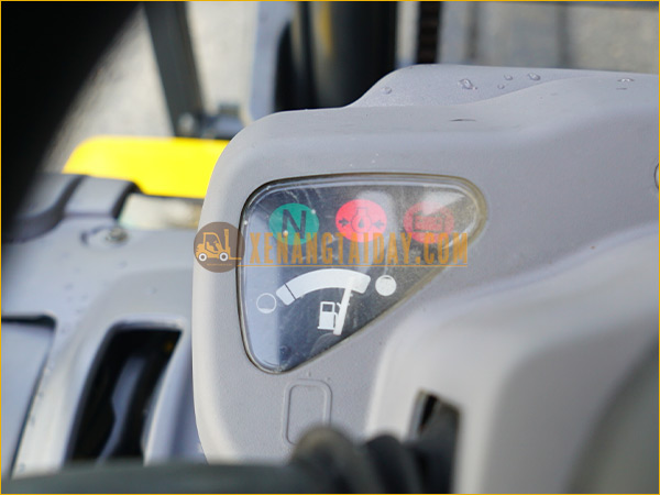 Xe nâng dầu KOMATSU FD25T-17