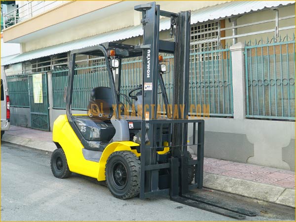 Xe nâng dầu KOMATSU FD25T-17