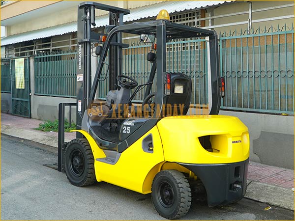 Xe nâng dầu KOMATSU FD25T-17