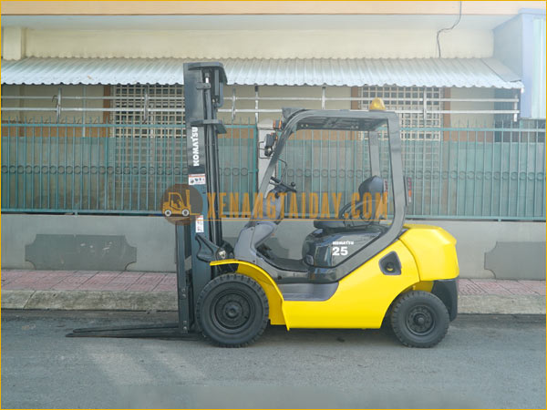 Xe nâng dầu KOMATSU FD25T-17