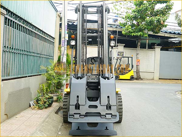 Xe nâng dầu KOMATSU FD30C-17