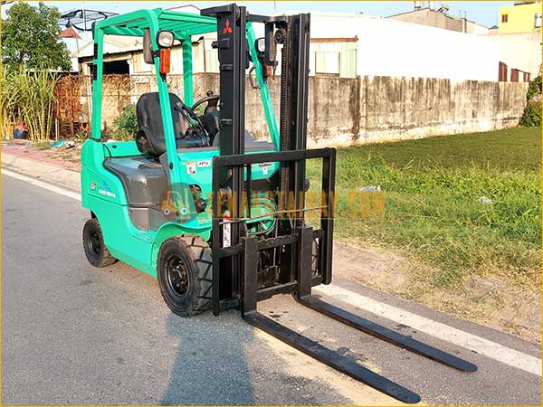 Xe nâng dầu MITSUBISHI FD15T