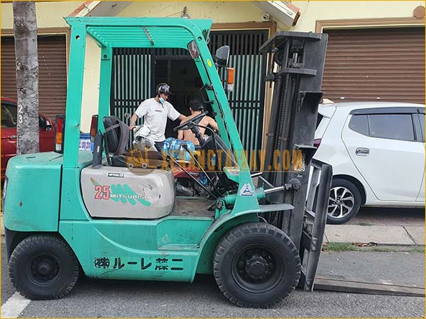 Xe nâng dầu MITSUBISHI FD25
