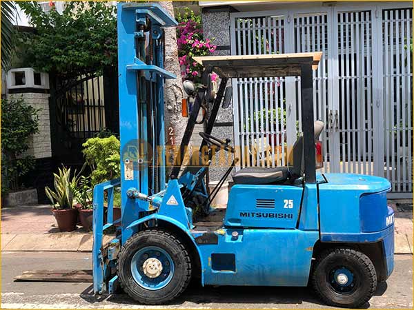 Xe nâng dầu MITSUBISHI FD25