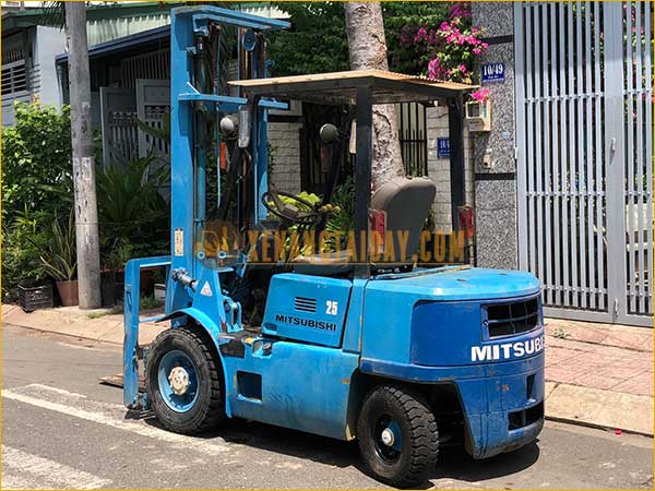 Xe nâng dầu MITSUBISHI FD25