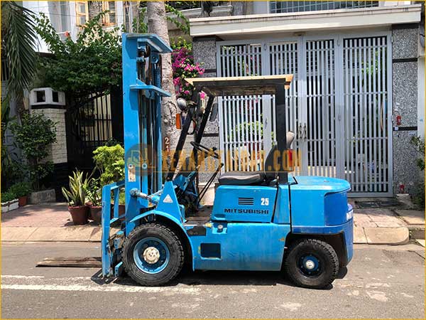 Xe nâng dầu MITSUBISHI FD25