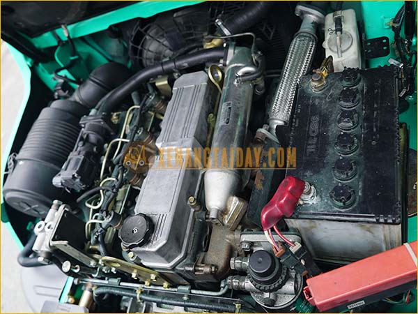 Bộ máy phun dầu điện tử trên xe nầng dầu MITSUBISHI FDE20T sản xuất tại Nhật.