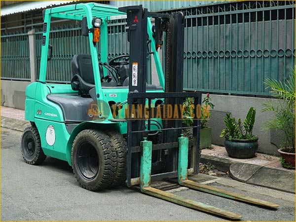 Xe nâng dầu MITSUBISHI FDE20T