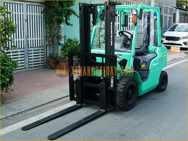Xe nâng dầu MITSUBISHI FDE20T