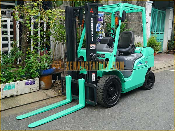 Xe nâng dầu MITSUBISHI FDE25T