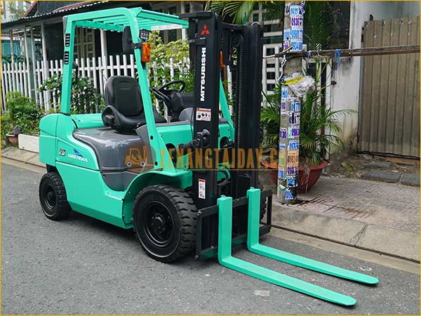 Hình ảnh xe nâng dầu 2,5 tấn Mitsubishi