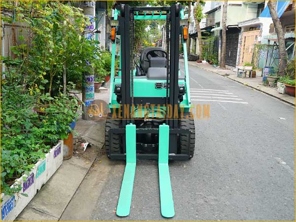 Xe nâng dầu MITSUBISHI FDE25T