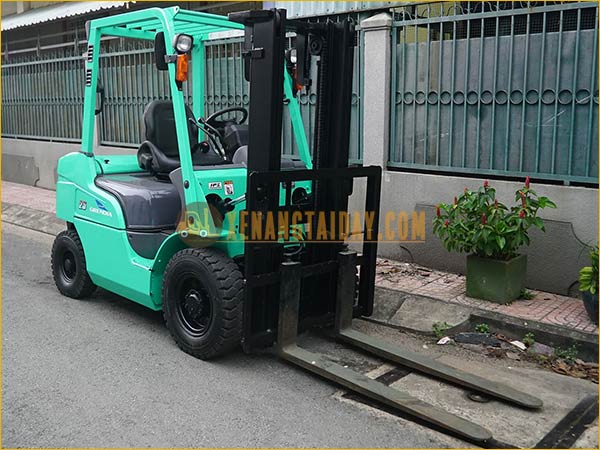 Xe nâng dầu MITSUBISHI FDE25T