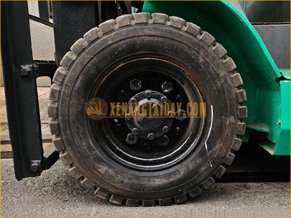 Xe nâng dầu MITSUBISHI KFDE20T