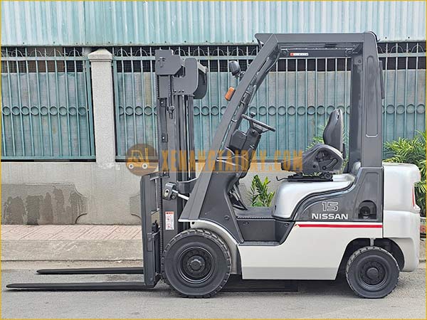 Xe nâng dầu NISSAN FL01A15
