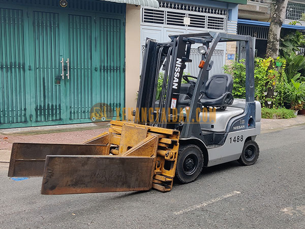 Hình ảnh xe nâng dầu 1,5 tấn NISSAN