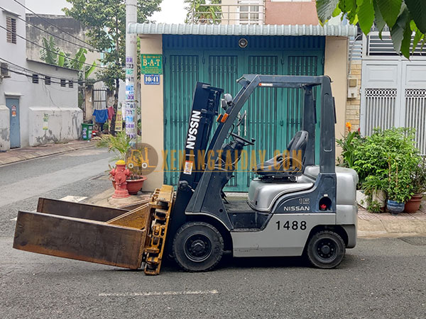 Xe nâng dầu NISSAN FL01A15