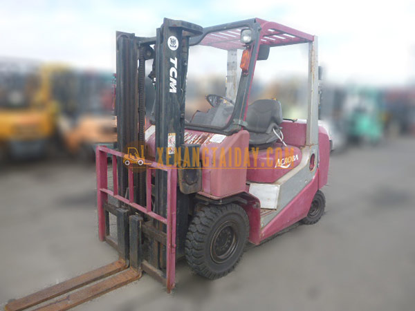 Xe nâng dầu TCM FA20D