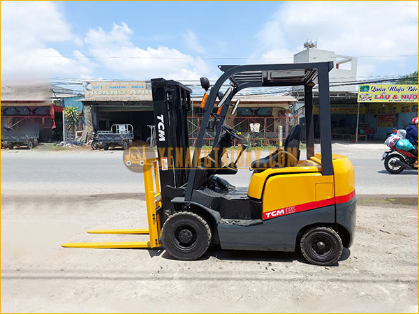 Xe nâng dầu TCM FD15C13