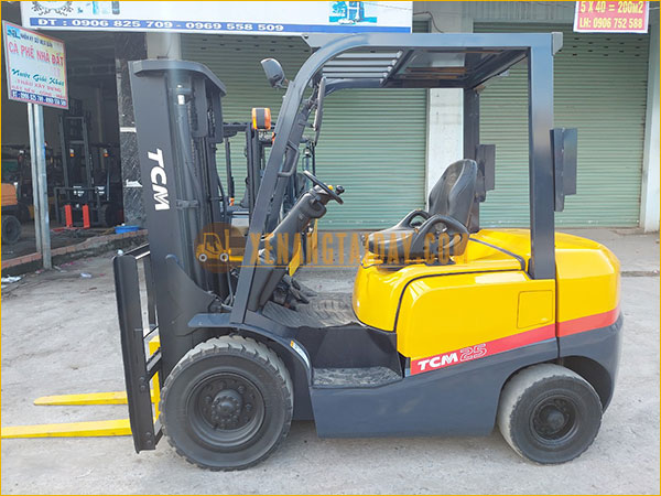 Xe nâng dầu TCM FD25T13