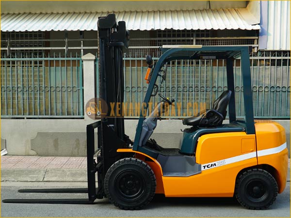 Xe nâng dầu TCM FD25T14