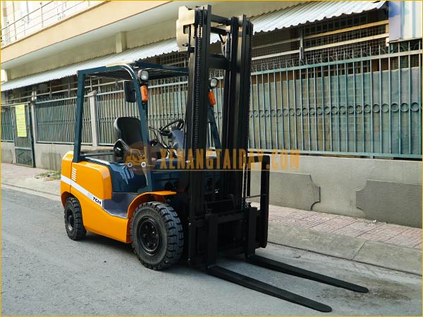 Xe nâng dầu TCM FD25T14