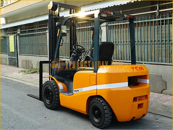 Xe nâng dầu TCM FD25T14