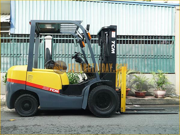 Xe nâng dầu TCM FD25T3