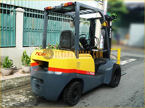Xe nâng dầu TCM FD25T3