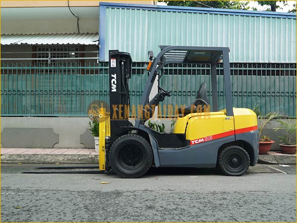 Xe nâng dầu TCM FD25T3