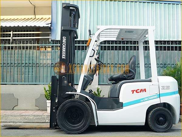 Xe nâng dầu TCM FD25T4