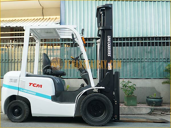 Xe nâng dầu TCM FD25T4