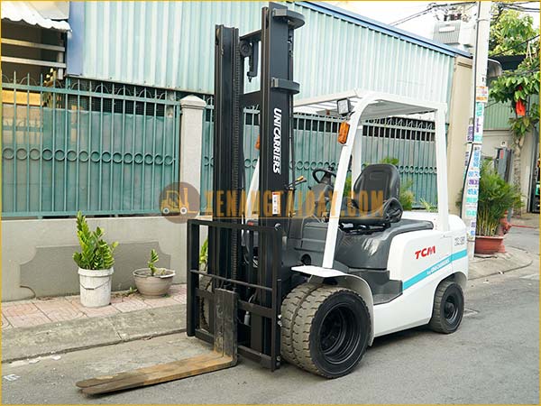 Xe nâng dầu TCM FD25T4