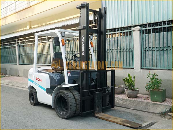 Xe nâng dầu TCM FD25T4