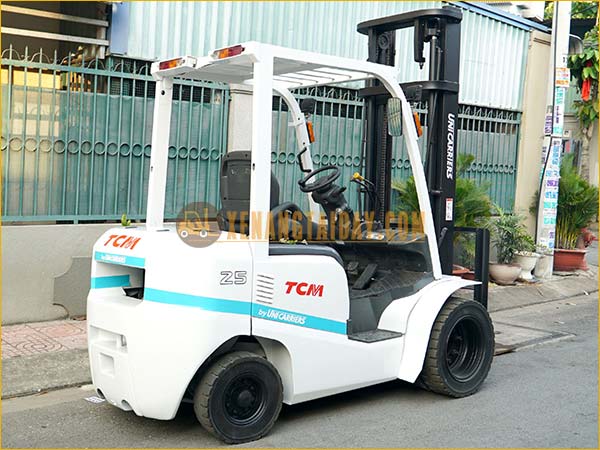 Xe nâng dầu TCM FD25T4
