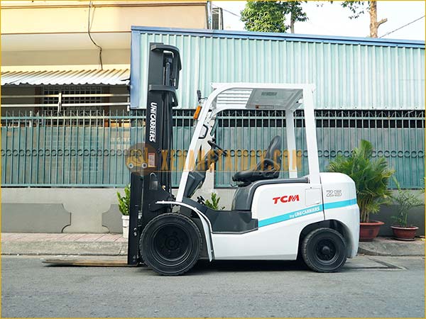 Xe nâng dầu TCM FD25T4