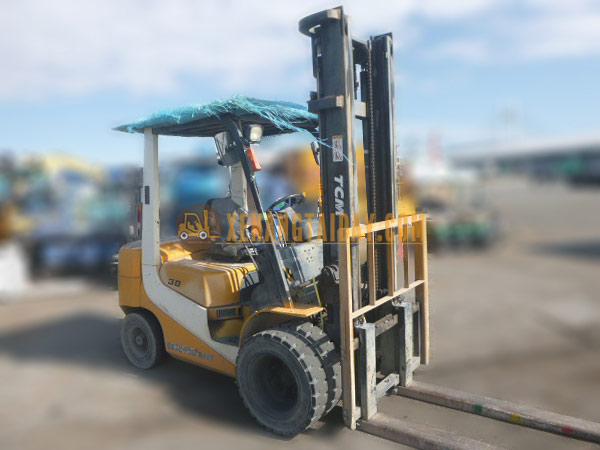 Xe nâng dầu TCM FD30C6