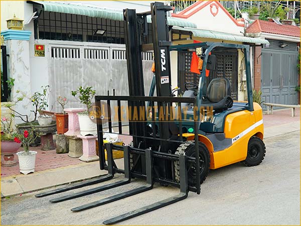 Xe nâng dầu TCM FHD25T3A