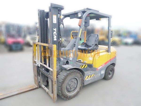 Xe nâng dầu TCM FHD30C3A