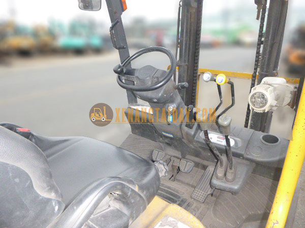 Xe nâng dầu TCM FHD30C3A