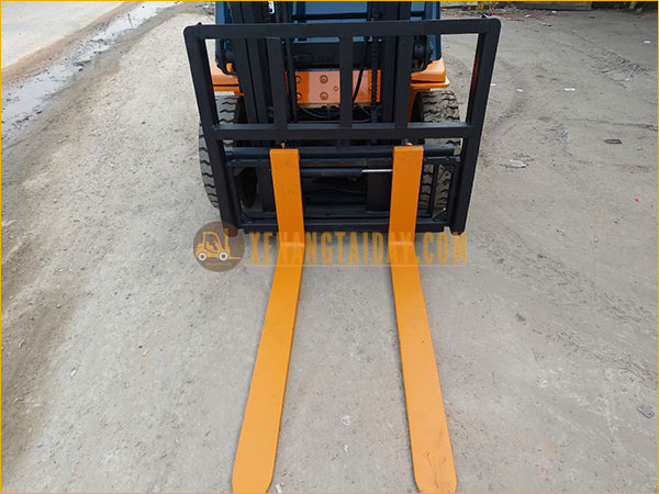 Xe nâng dầu TOYOTA 02-7FD25