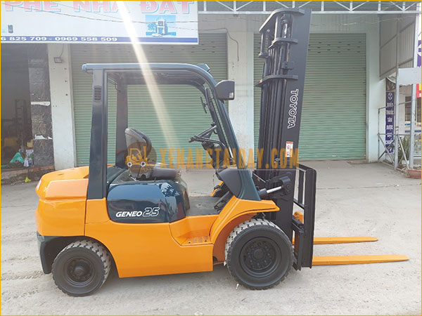 Xe nâng dầu TOYOTA 02-7FD25