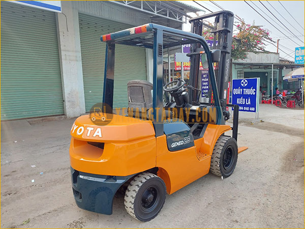 Xe nâng dầu TOYOTA 02-7FD25