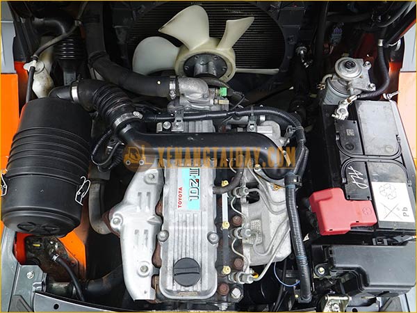 Xe nâng dầu TOYOTA 02-8FD25