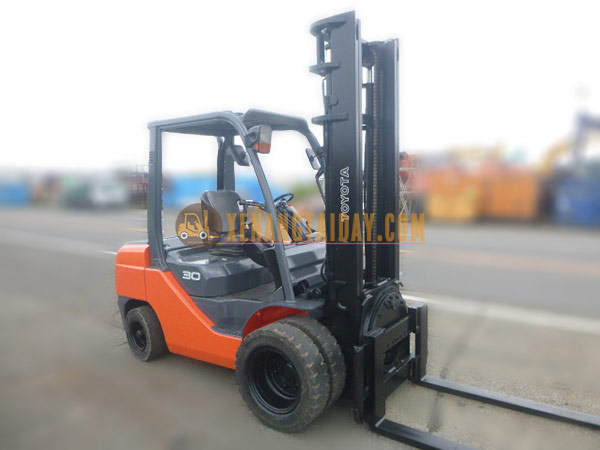 Xe nâng dầu TOYOTA 50-8FD30