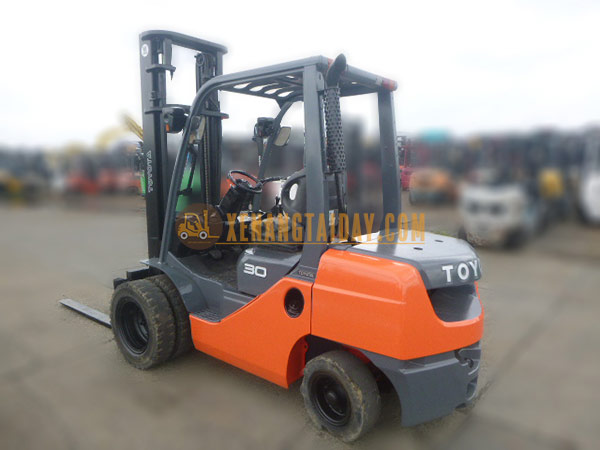 Xe nâng dầu TOYOTA 50-8FD30