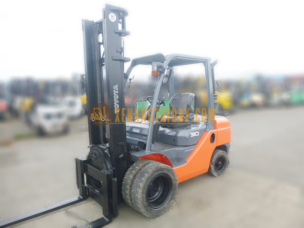 Xe nâng dầu TOYOTA 50-8FD30
