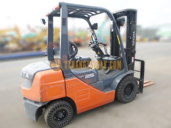 Xe nâng dầu TOYOTA 52-8FD25