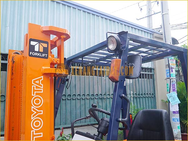 Xe nâng dầu TOYOTA 5FD18